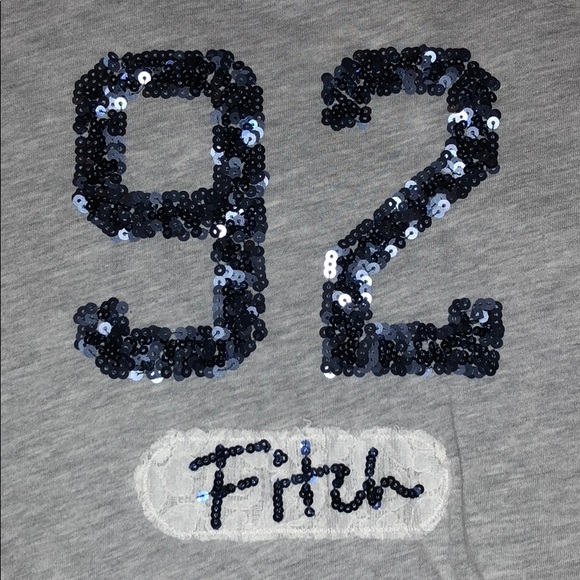 Soft logo tee perfect for back to school - Picture 2 of 3